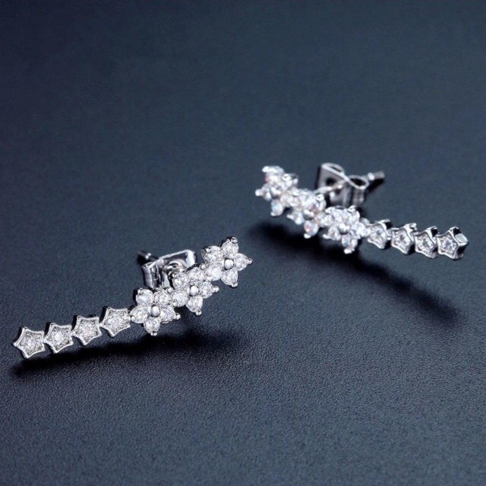 NEW!💙💎BEAUTIFUL! FLOWER CZ EARRINGS!💎💙QUALITY! - Picture 5 of 6